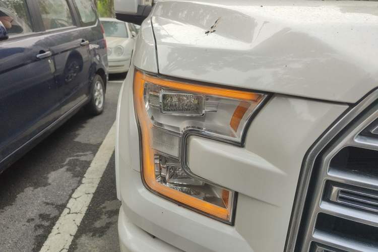 Used Ford F-150  Right Front Headlight