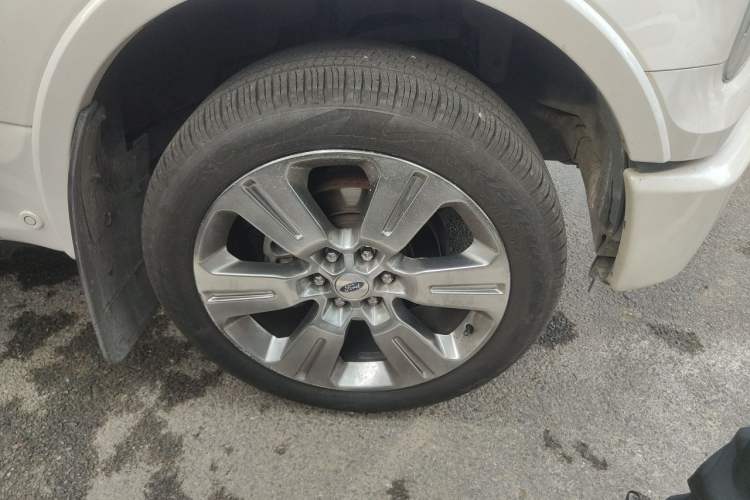 Used Ford F-150  Right Front Wheel Hub