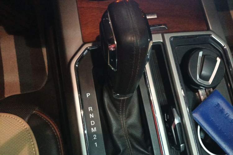 Used Ford F-150  Gear Lever