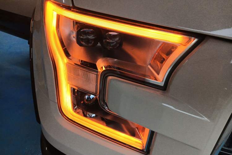 Used Ford F-150  Right Front Headlight