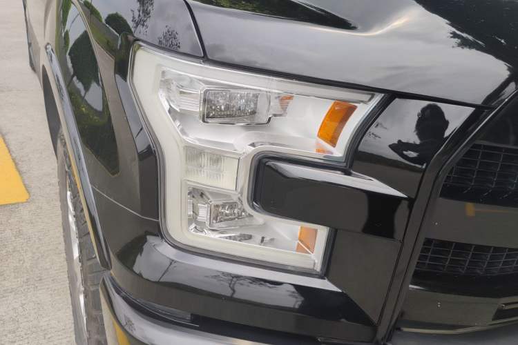 Used Ford F-150  Right Front Headlight