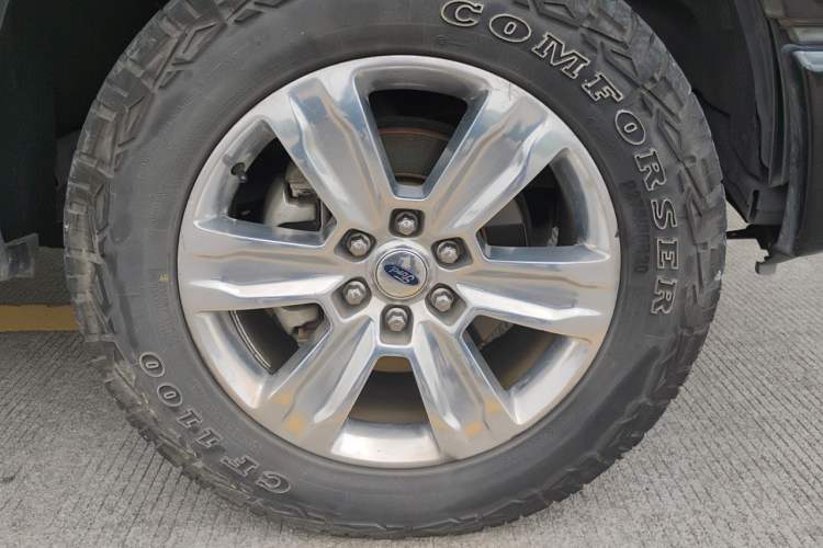 Used Ford F-150  Right Front Wheel Hub