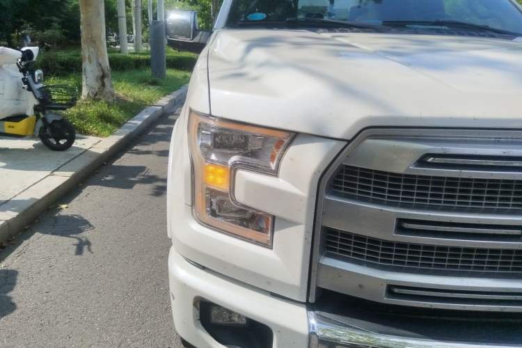 Used Ford F-150  Right Front Headlight