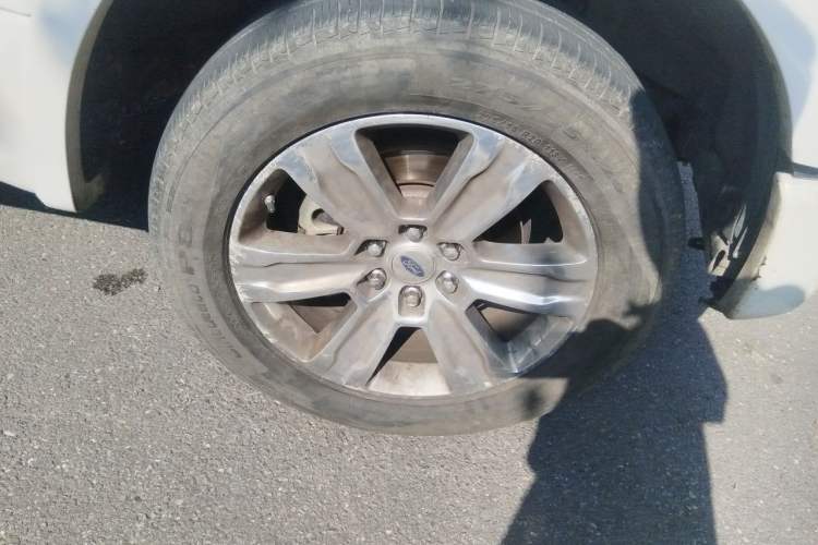 Used Ford F-150  Right Front Wheel Hub