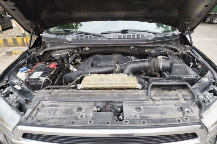 Used Ford F-150  Engine Bay