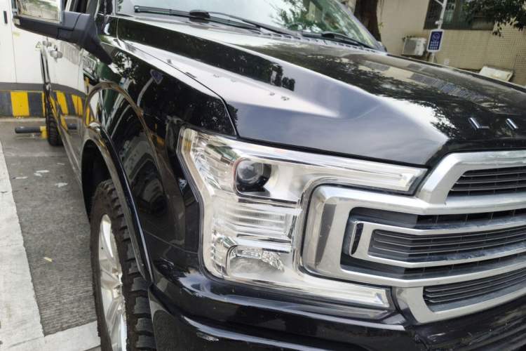 Used Ford F-150  Right Front Headlight