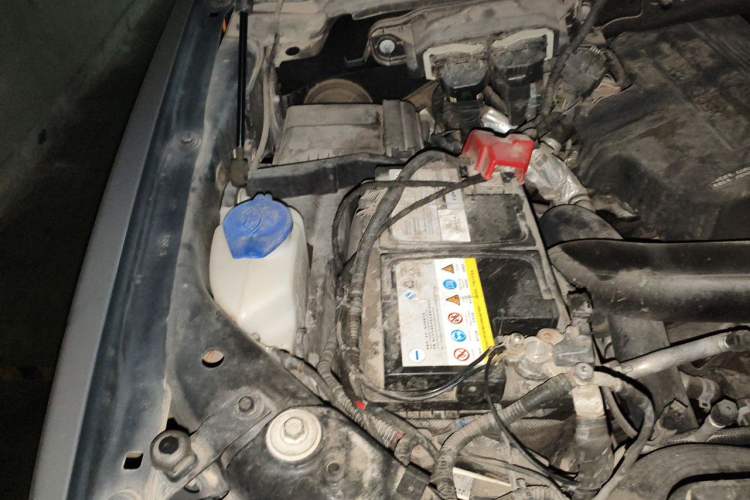 Used Ford F-150  Engine Bay Right