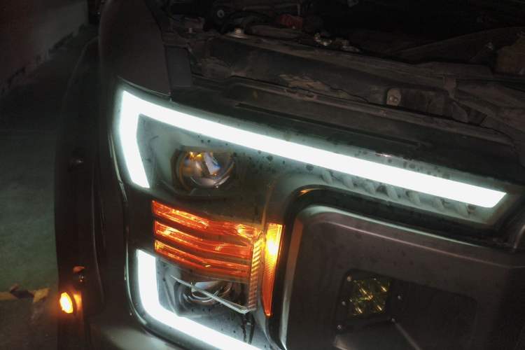 Used Ford F-150  Right Front Headlight