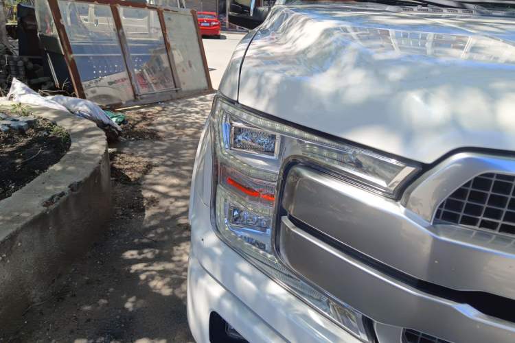 Used Ford F-150  Right Front Headlight