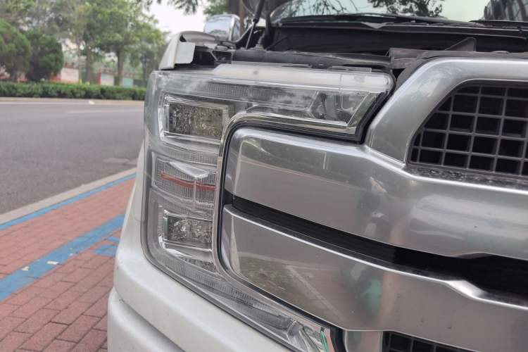 Used Ford F-150  Right Front Headlight