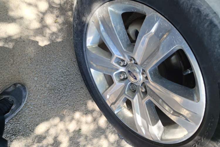 Used Ford F-150  Right Front Wheel Hub