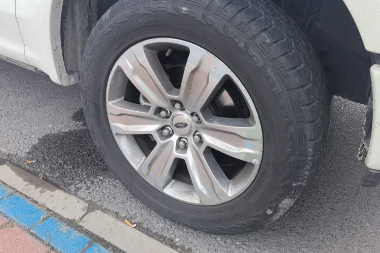 Used Ford F-150  Right Front Wheel Hub