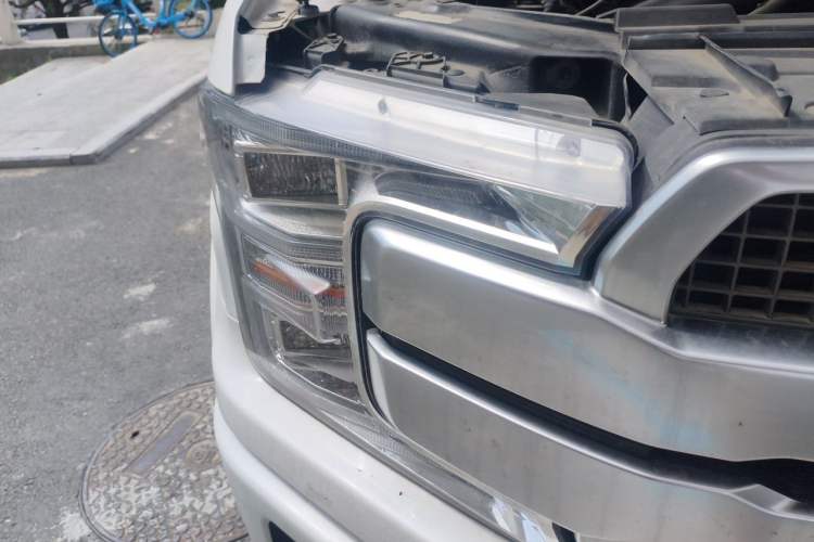 Used Ford F-150  Right Front Headlight