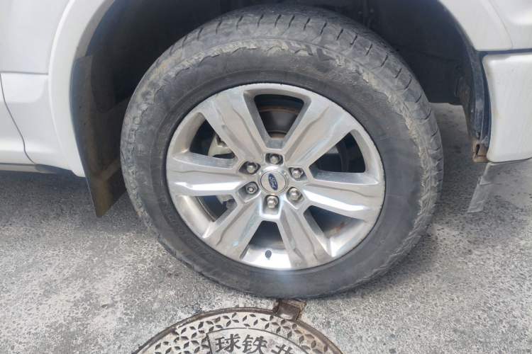 Used Ford F-150  Right Front Wheel Hub