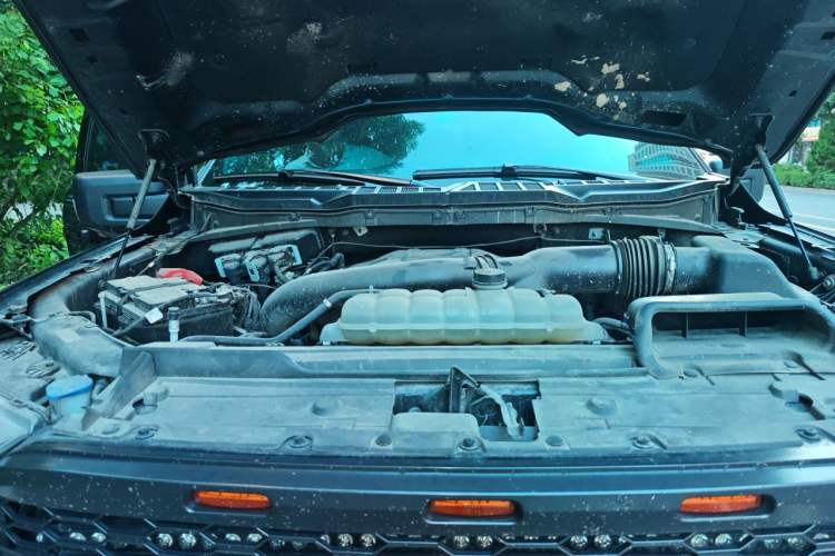 Used Ford F-150  Engine Bay