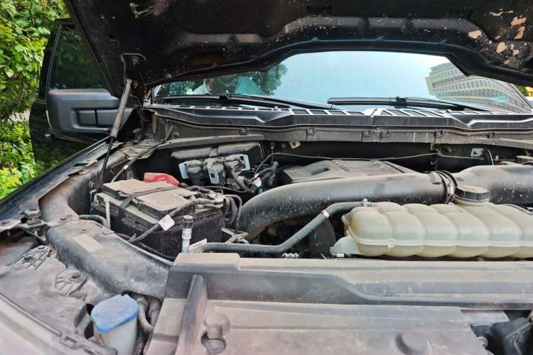 Used Ford F-150  Engine Bay Right
