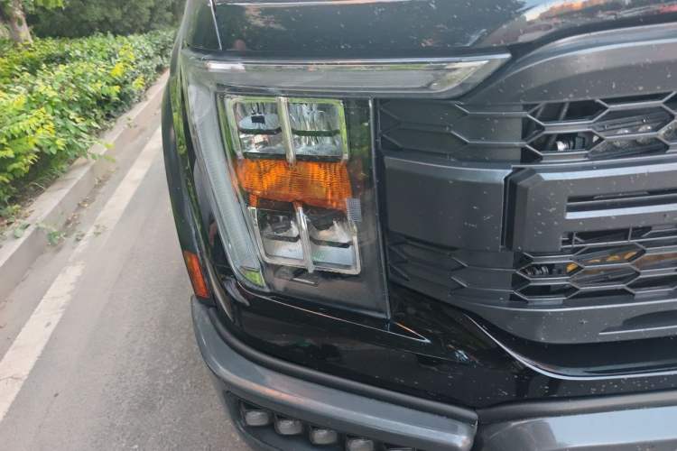 Used Ford F-150  Right Front Headlight