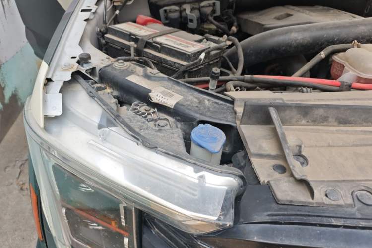 Used Ford F-150  Engine Bay Right