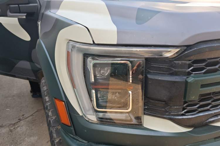 Used Ford F-150  Right Front Headlight