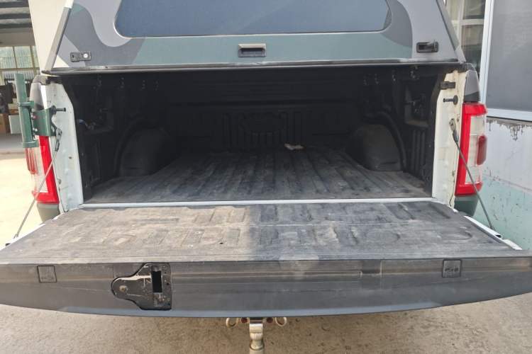 Used Ford F-150  Trunk
