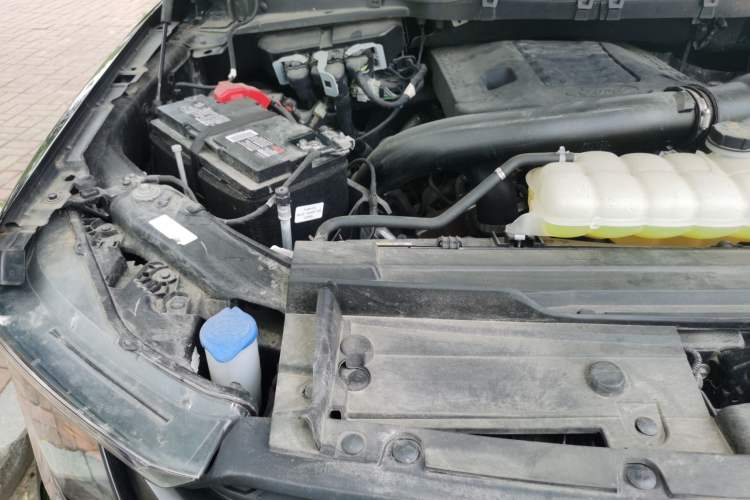 Used Ford F-150  Engine Bay Right