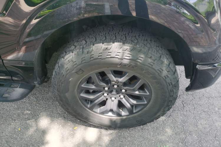 Used Ford F-150  Right Front Wheel Hub