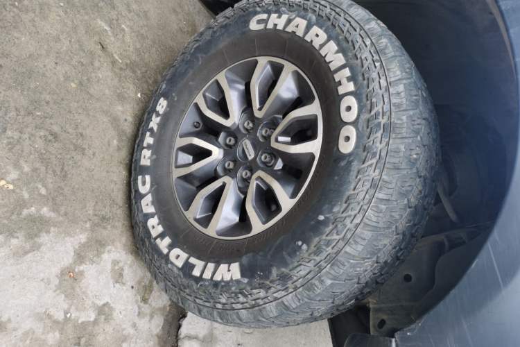 Used Ford F-150 Raptor 2011 6.2L SVT Raptor SuperCrew Right Front Wheel Hub