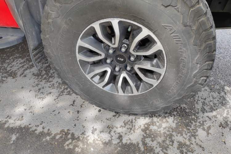 Used Ford F-150 Raptor 2011 6.2L SVT Raptor SuperCrew Right Front Wheel Hub