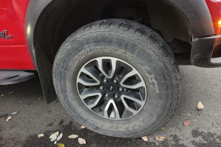 Used Ford F-150 Raptor  Right Front Wheel Hub