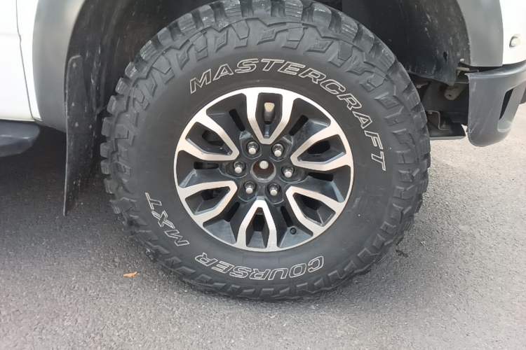 Used Ford F-150 Raptor  Right Front Wheel Hub