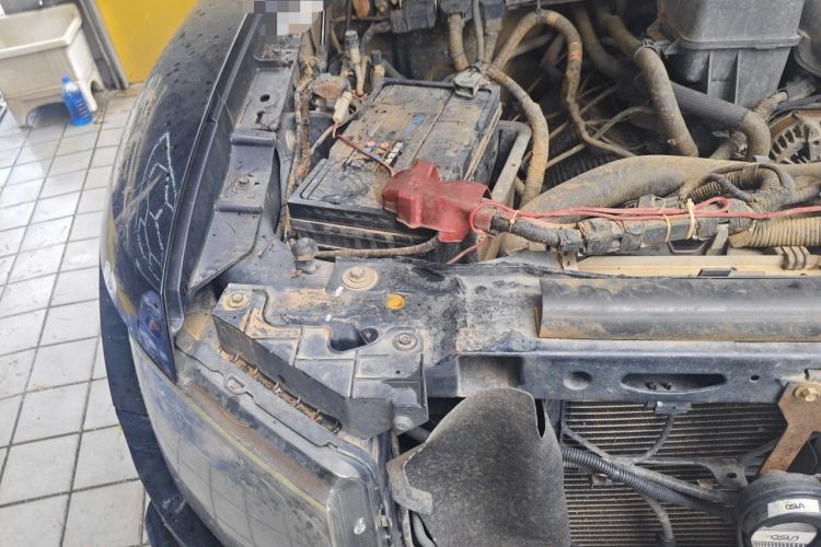 Used Ford F-150 Raptor 2014 6.2L U.S. Version Engine Bay Right