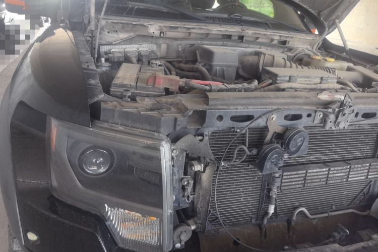 Used Ford F-150 Raptor 2014 6.2L U.S. Version Engine Bay Right