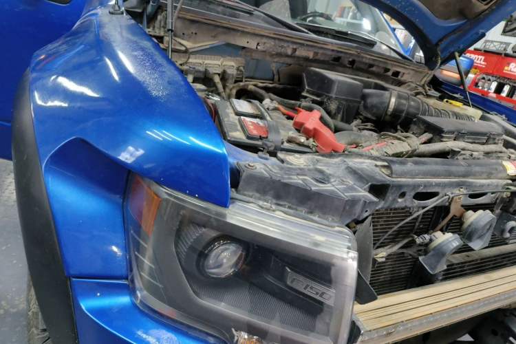 Used Ford F-150 Raptor 2014 6.2L U.S. Version Engine Bay Right