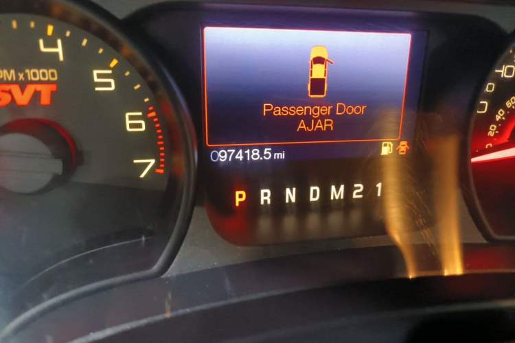 Used Ford F-150 Raptor 2014 6.2L U.S. Version Odometer Close Up