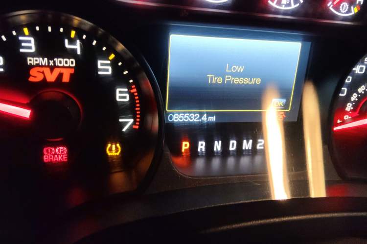 Used Ford F-150 Raptor 2014 6.2L U.S. Version Odometer Close Up