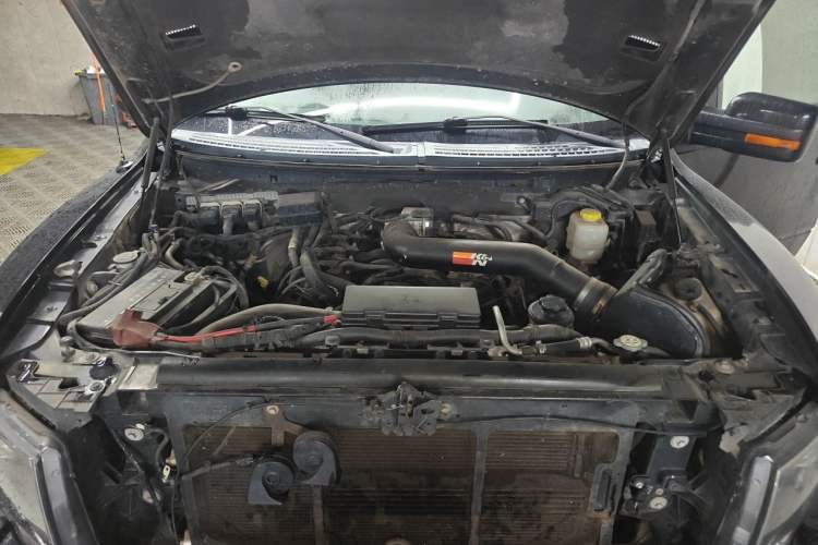 Used Ford F-150 Raptor  Engine Bay