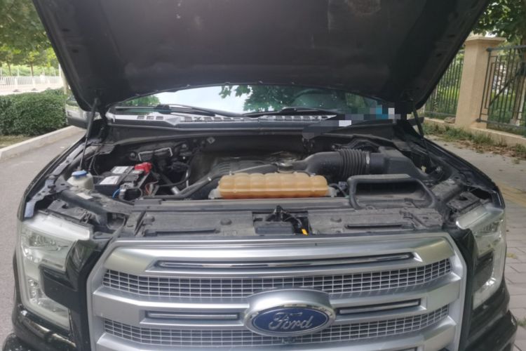 Used Ford F-150 Raptor  Engine Bay