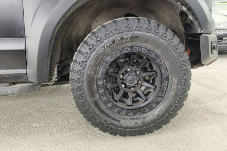 Used Ford F-150 Raptor  Right Front Wheel Hub