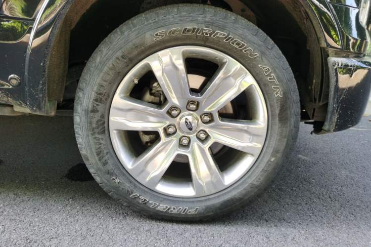 Used Ford F-150 Raptor  Right Front Wheel Hub