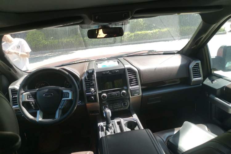Used Ford F-150 Raptor  Center Console