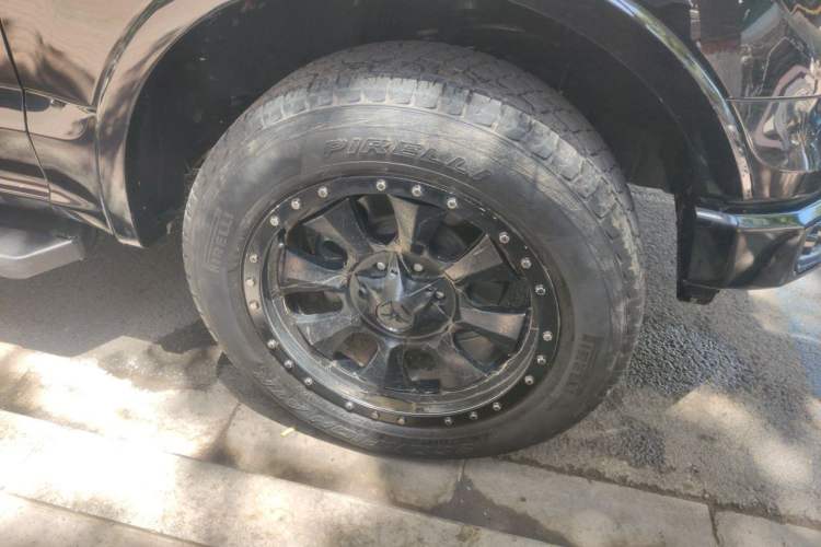 Used Ford F-150 Raptor  Right Front Wheel Hub