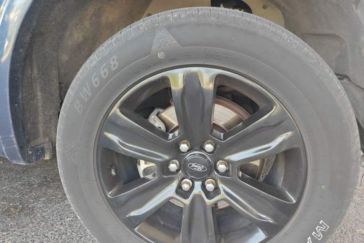 Used Ford F-150 Raptor  Right Front Wheel Hub