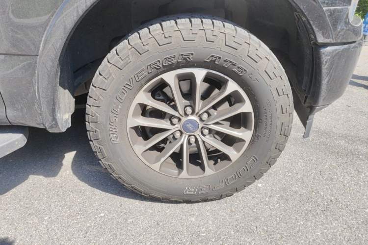 Used Ford F-150 Raptor 2018 3.5T Raptor Performance Edition Right Front Wheel Hub