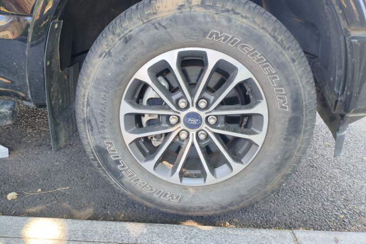 Used Ford F-150 Raptor  Right Front Wheel Hub