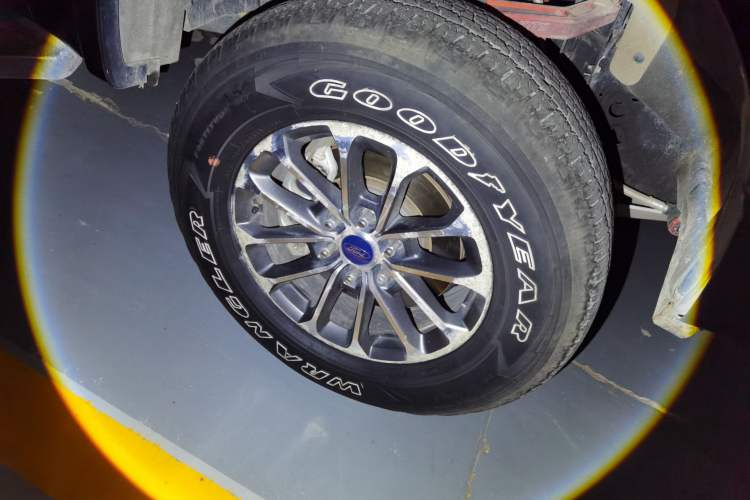 Used Ford F-150 Raptor  Right Front Wheel Hub