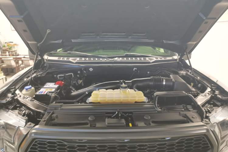 Used Ford F-150 Raptor 2018 3.5T Raptor Performance Enhanced Edition Engine Bay