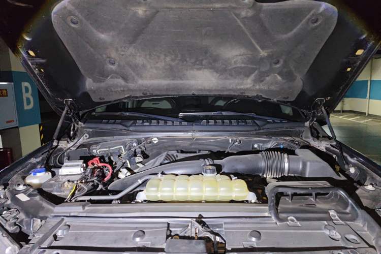 Used Ford F-150 Raptor 2019 3.5T LTD Engine Bay