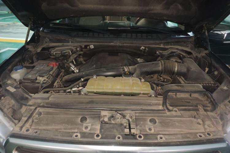 Used Ford F-150 Raptor 2019 3.5T LTD Engine Bay