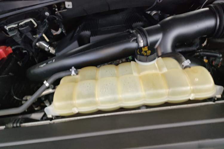 Used Ford F-150 Raptor 2019 3.5T LTD Engine Bay