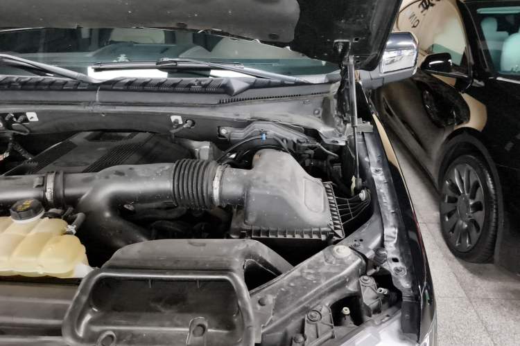 Used Ford F-150 Raptor 2019 3.5T LTD Engine Bay Left